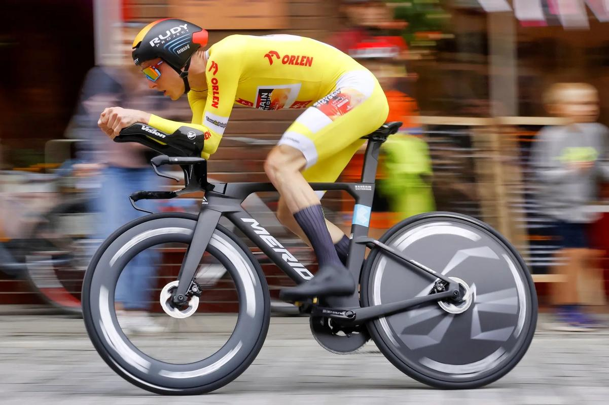 波兰选手勇夺第一,赢得国内赞誉 波兰选手勇夺第一,赢得国内赞誉