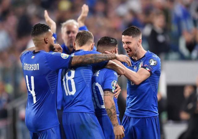 开云体育下载-欧洲资格赛竞争激烈，球风轻松愉快