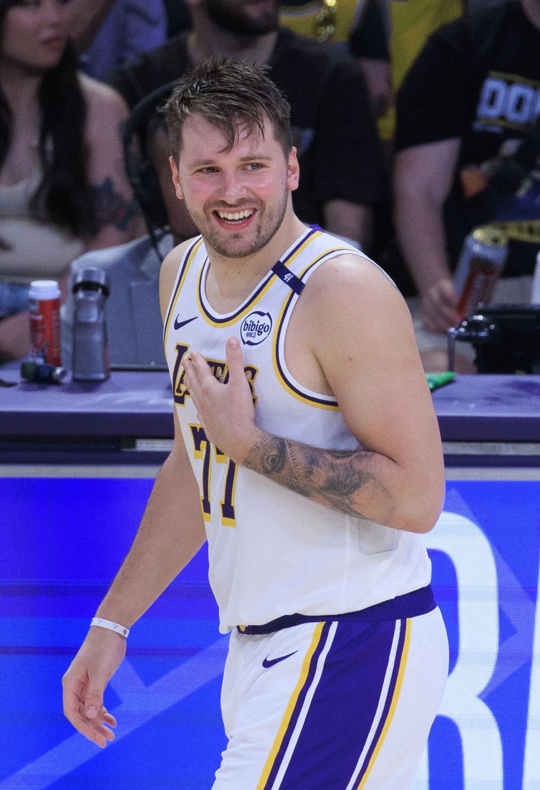 包含猛龙东契奇争议犯规，主帅遭遇禁赛处罚的词条