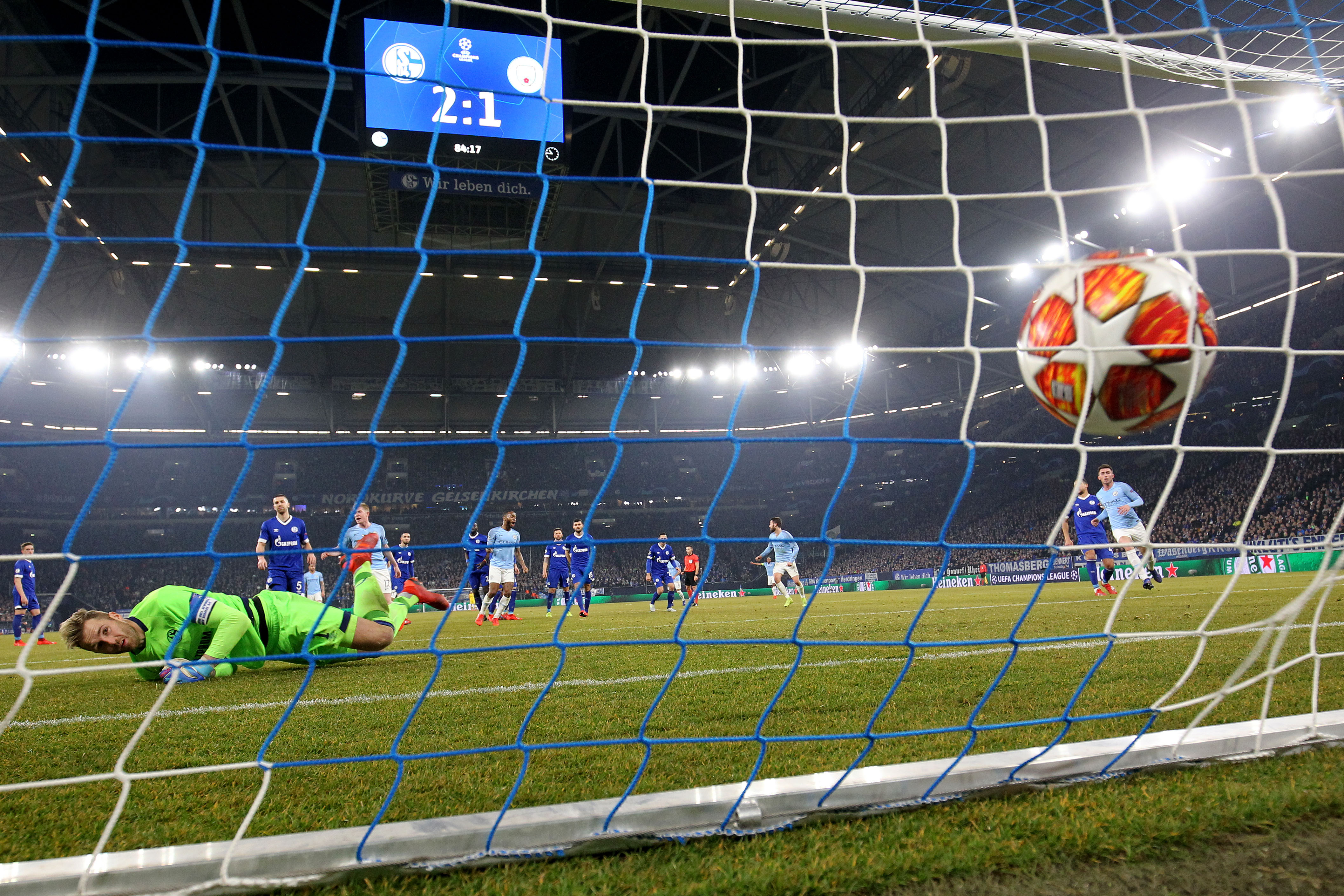 沙尔克球员集体伤退,阵容面临考验 沙尔克球员集体伤退,阵容面临考验