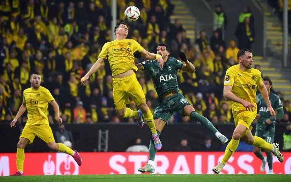 曼联惊险逆袭,晋级欧冠半决赛 曼联惊险逆袭,晋级欧冠半决赛