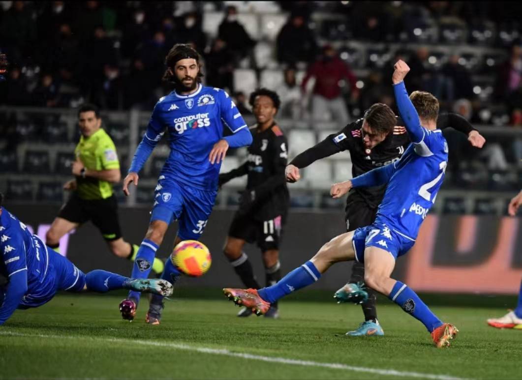 包含沃尔夫斯堡队在比赛中表现出色，赢得胜利！的词条