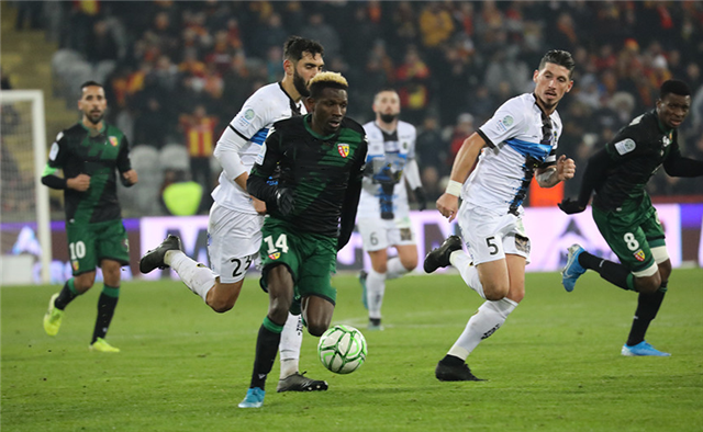 球队进攻单一心理压力骤增,战绩急转直下的简单介绍 球队进攻单一心理压力骤增,战绩急转直下的简单介绍