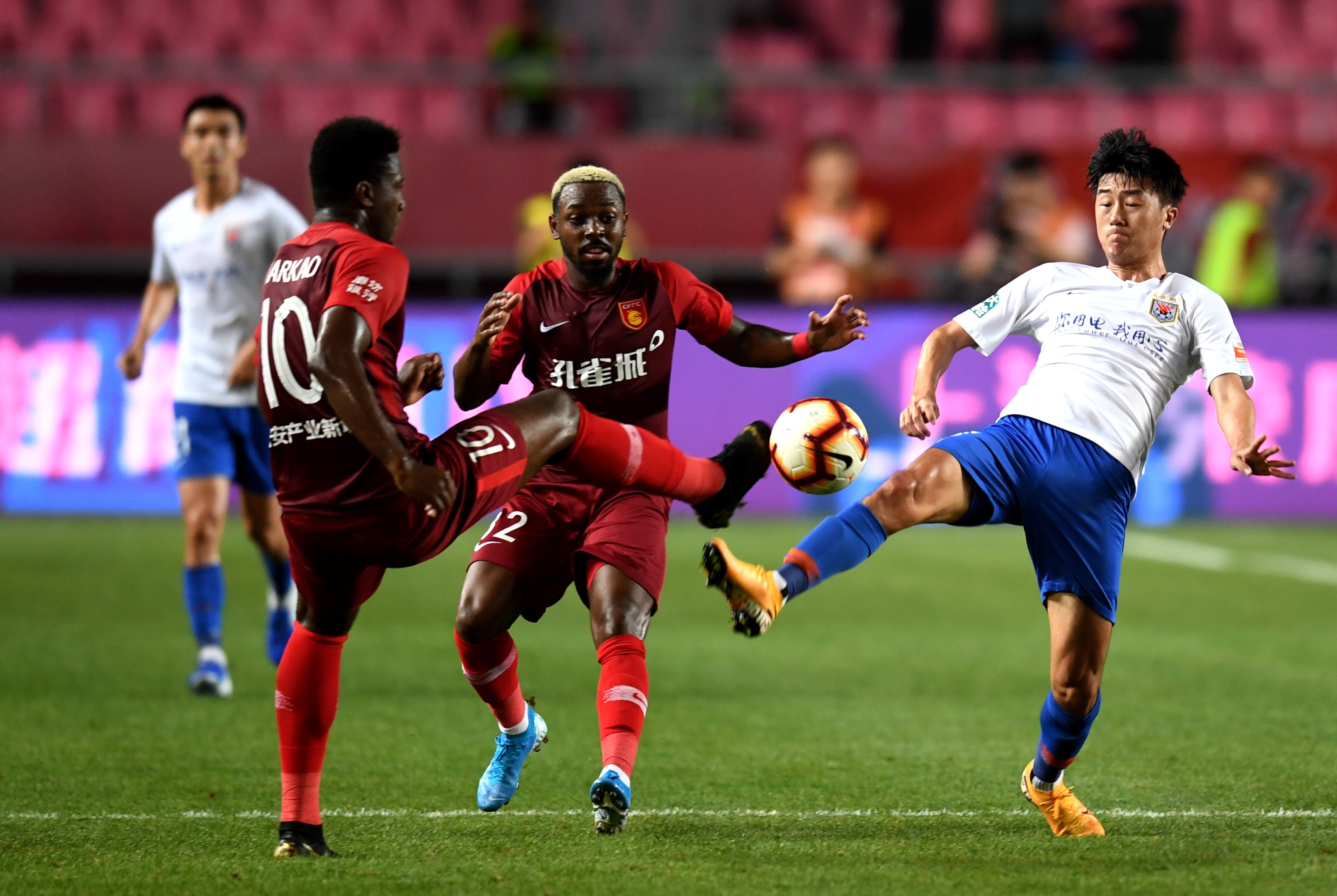 鲁能主场不敌河北华夏幸福,遭遇失利 鲁能主场不敌河北华夏幸福,遭遇失利