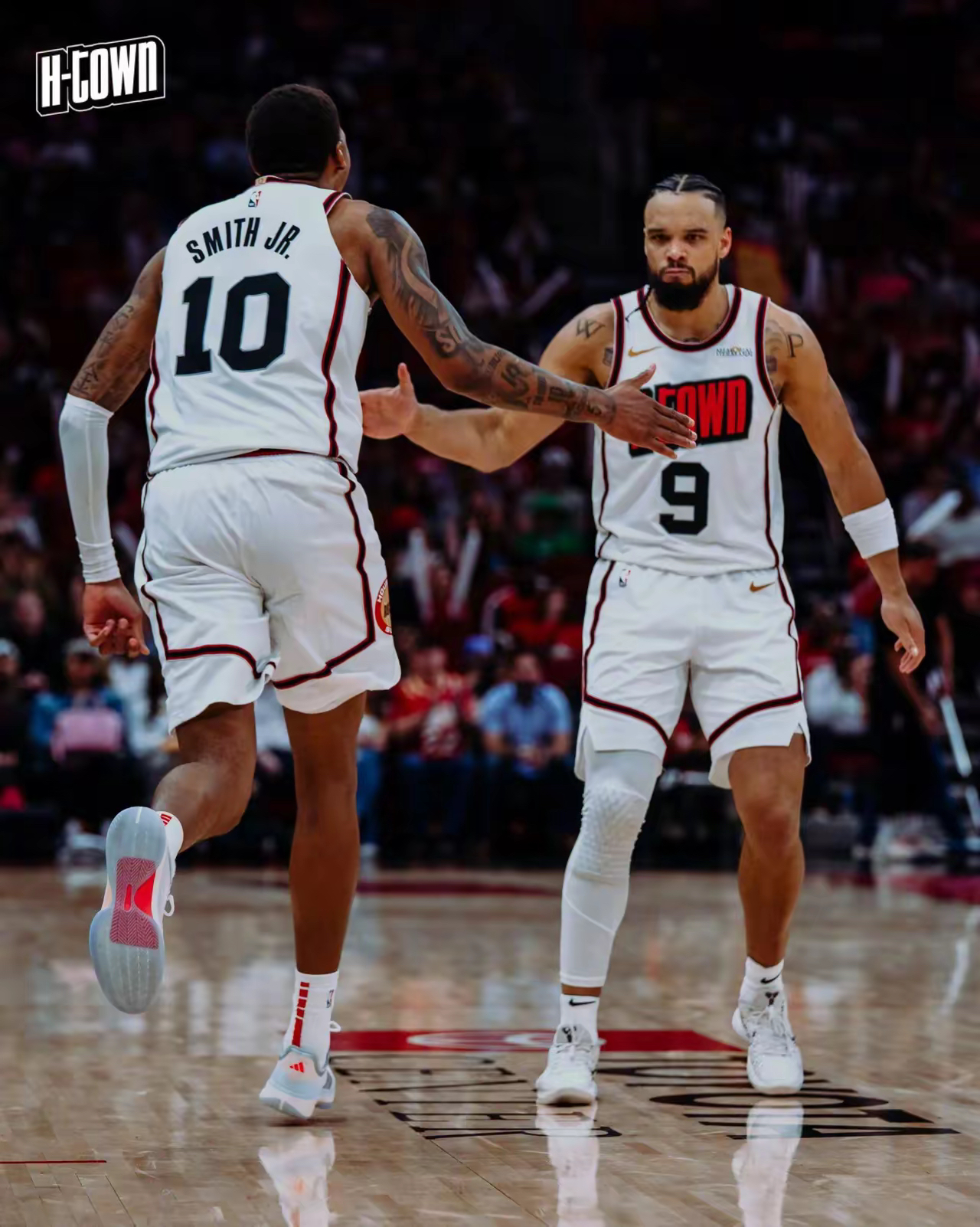 火箭队击败劲敌,喜获胜利 火箭队击败劲敌,喜获胜利