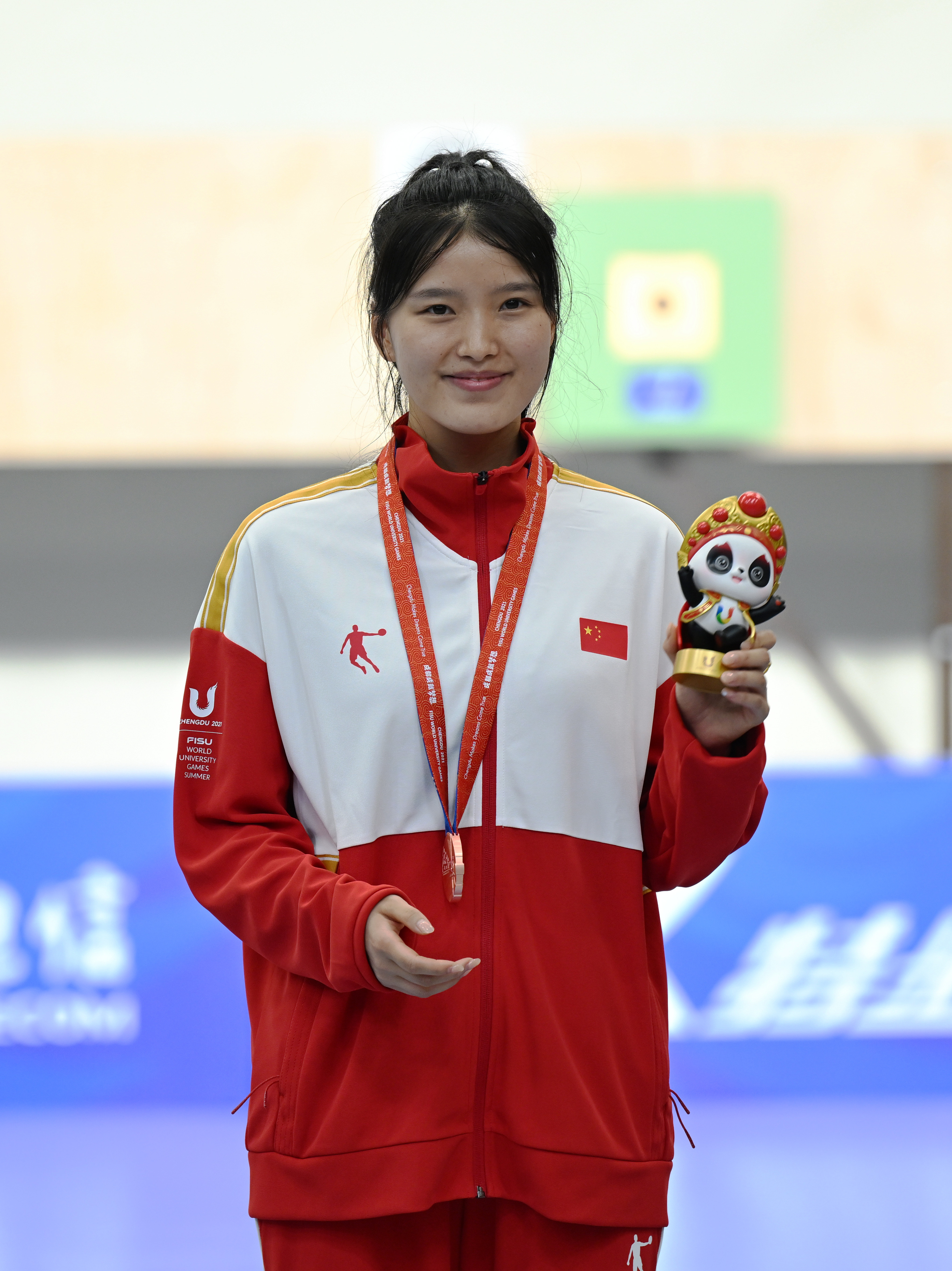 射击女选手稳扎稳打取得胜利的简单介绍 射击女选手稳扎稳打取得胜利的简单介绍