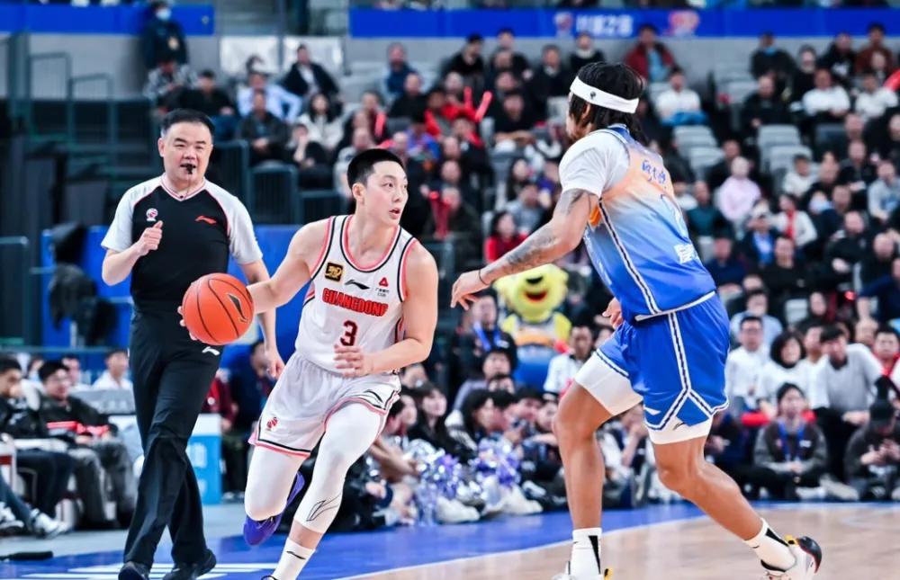 秘鲁女足球队换帅，士气大振