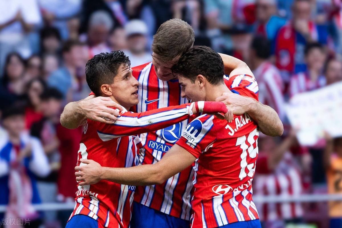 欧洲顶级球队交锋，赛场氛围燃烧，胜者笑到最后