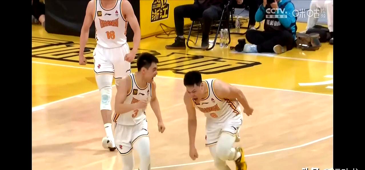 广厦队轻松击败山西队卫冕冠军成热门