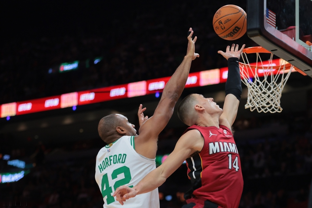 灰熊战胜热火,球员合作默契获得好成绩 灰熊战胜热火,球员合作默契获得好成绩