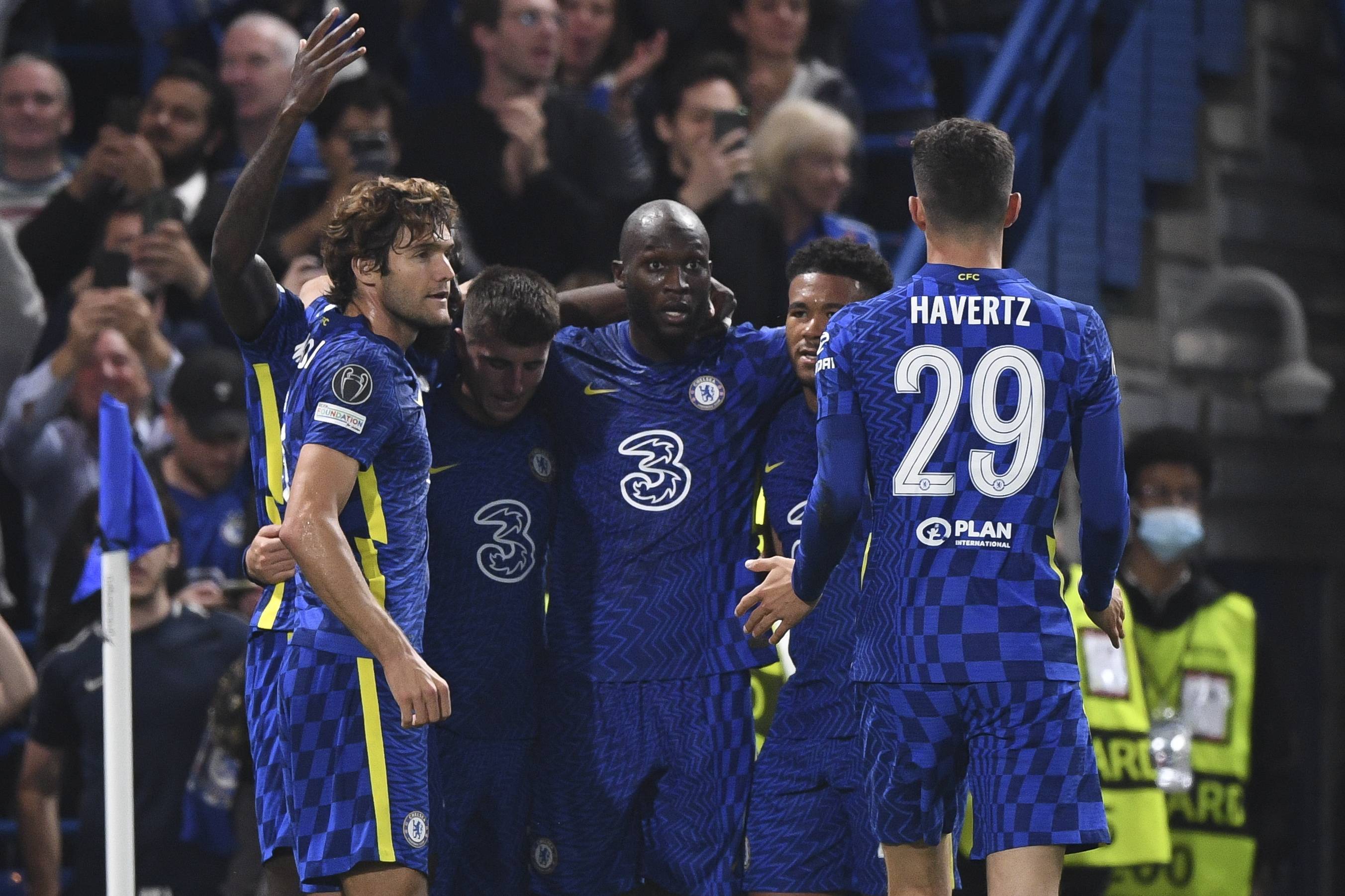 热刺球队战胜对手，实现四连胜