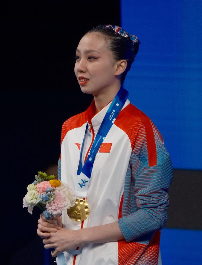 中国运动员夺得银牌,表现完美 中国运动员夺得银牌,表现完美