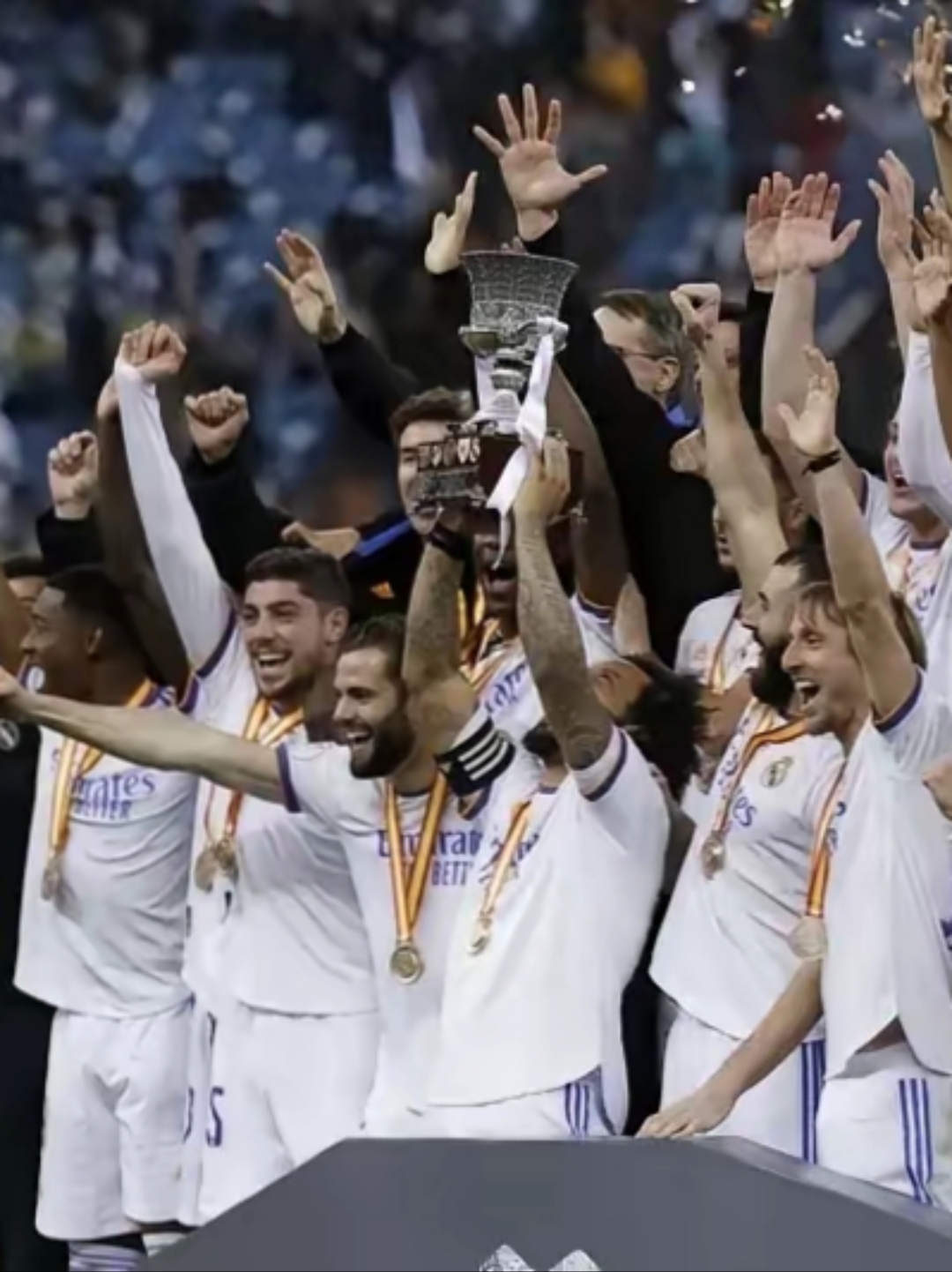 开云体育登录-西欧顶尖球队夺冠，成功挺进伊斯坦布尔赛四强