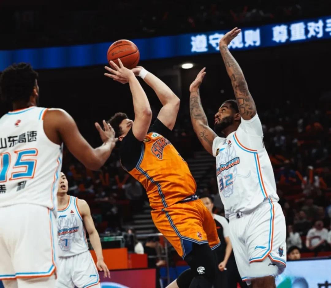 开云官方app入口-上海男篮成功战胜对手，展现出色表现