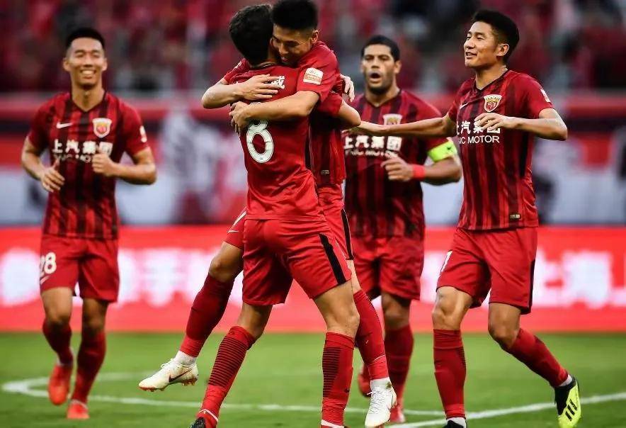 上港门将连续扑出多次关键球,展现实力 上港门将连续扑出多次关键球,展现实力