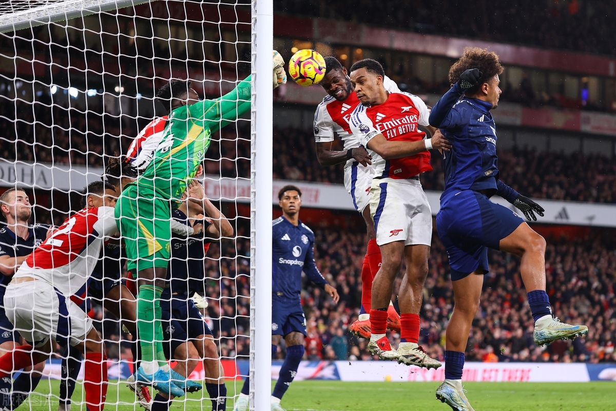 阿森纳大败斯托克城,曼联全面胜出 阿森纳大败斯托克城,曼联全面胜出