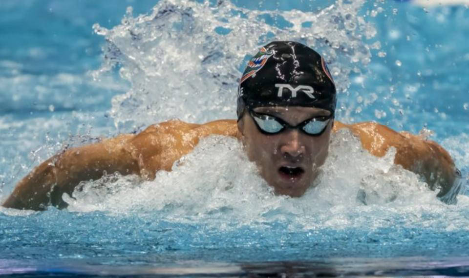 美国游泳选手连夜突破，破获个人金牌