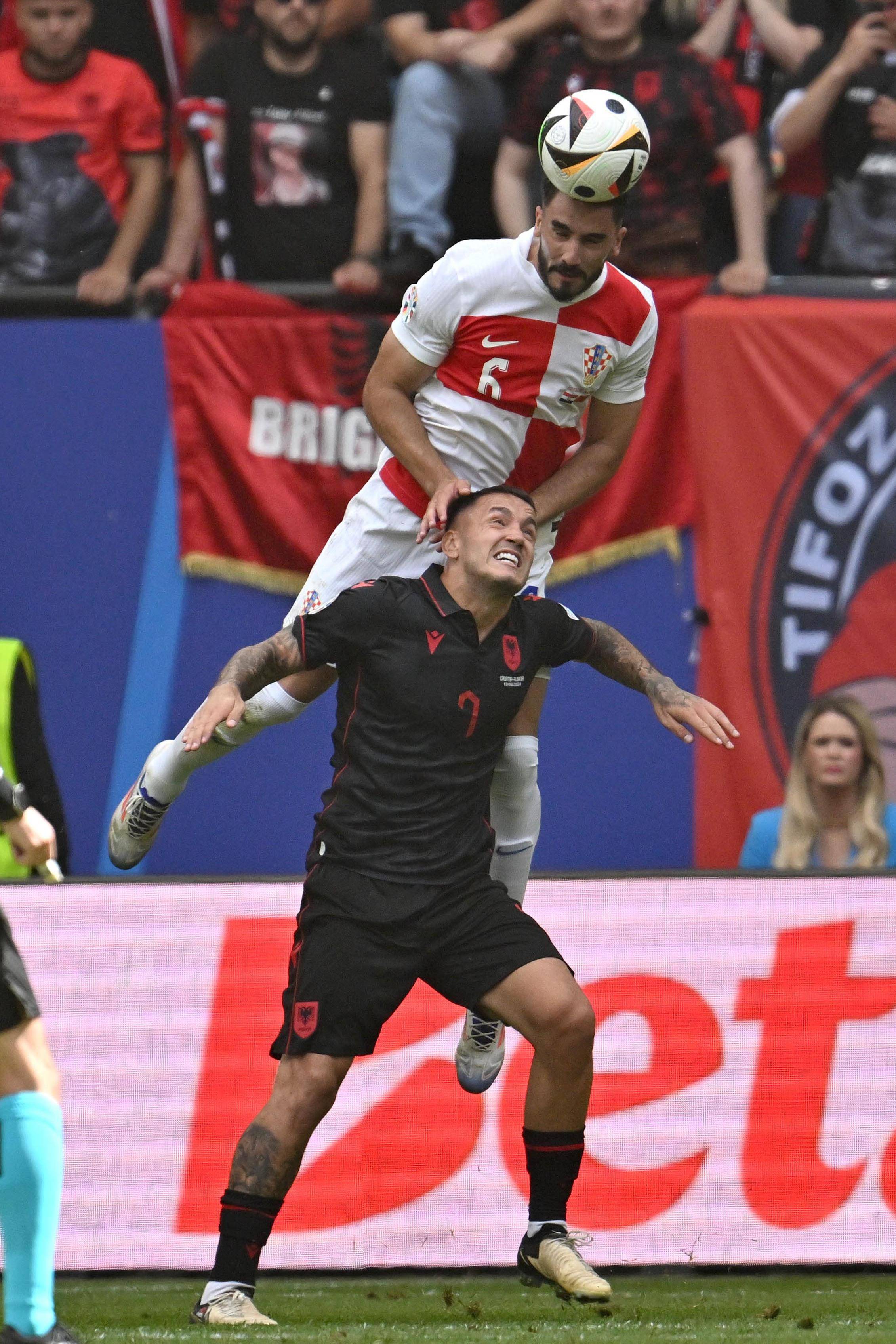 关于克罗地亚队成功挺进年欧洲杯小组赛的信息 关于克罗地亚队成功挺进年欧洲杯小组赛的信息