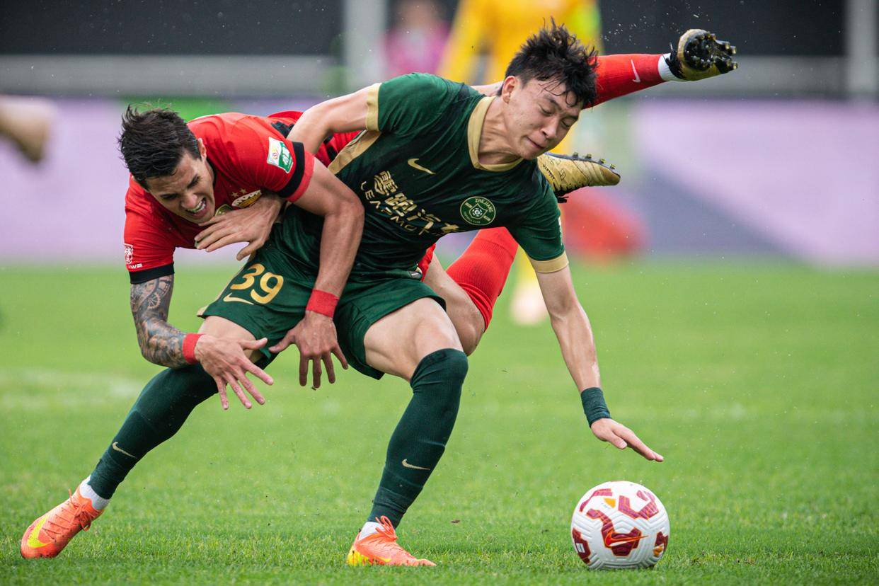 国安主场惨败,中超争冠形势不容乐观 国安主场惨败,中超争冠形势不容乐观