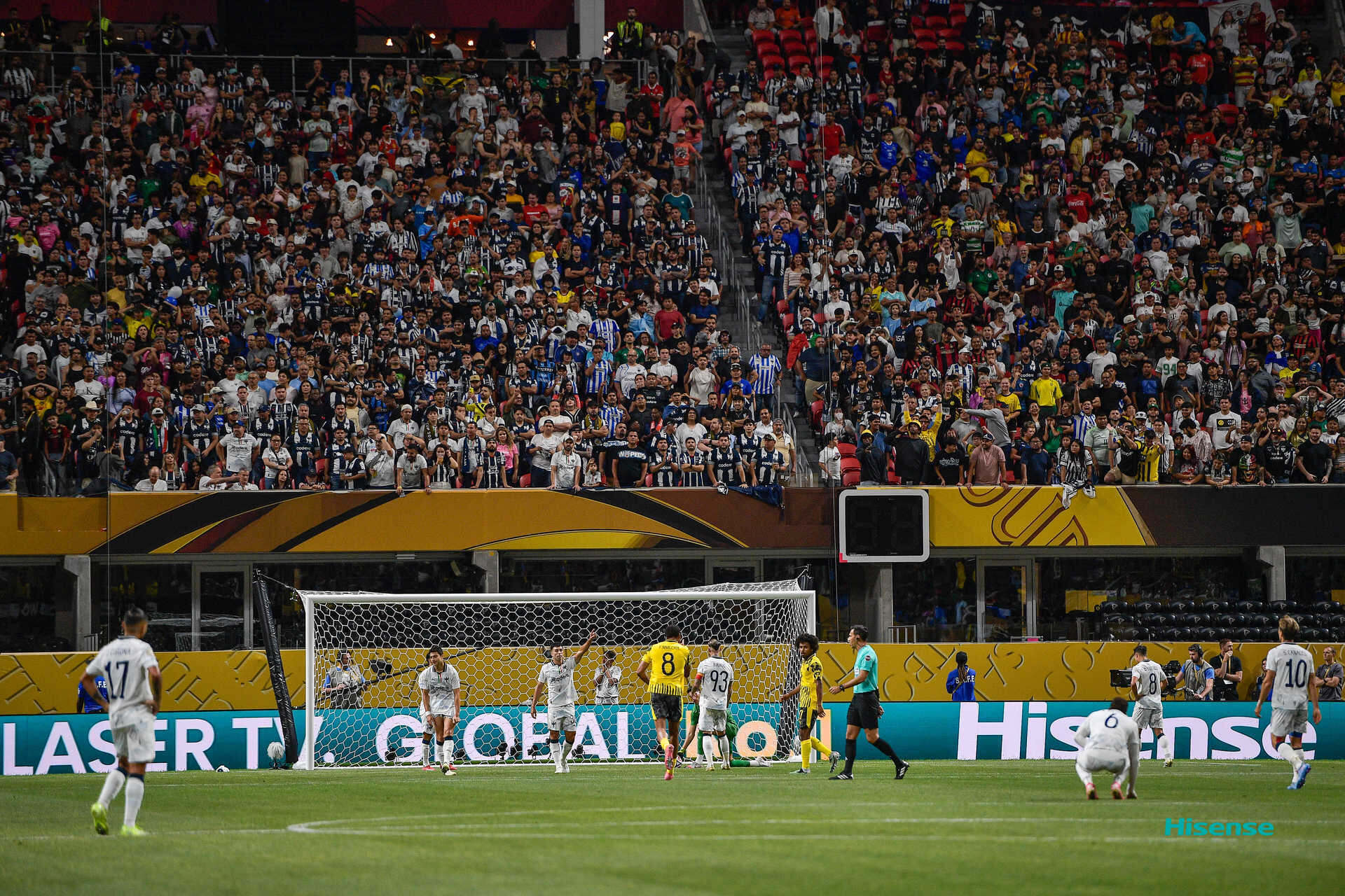 开云体育下载-多特蒙德前锋再次助球队获胜，成为比赛英雄的简单介绍