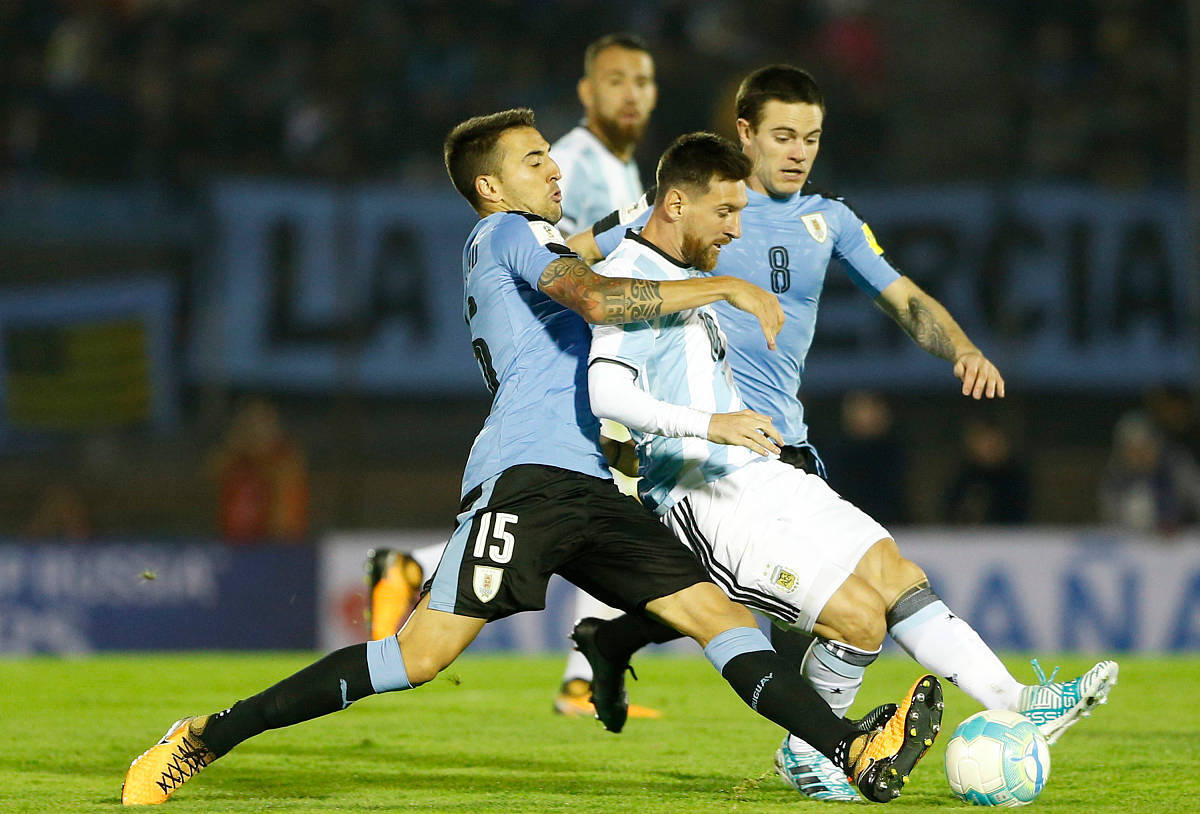 英格兰队备战面对秘鲁队,全力以赴争胜 英格兰队备战面对秘鲁队,全力以赴争胜