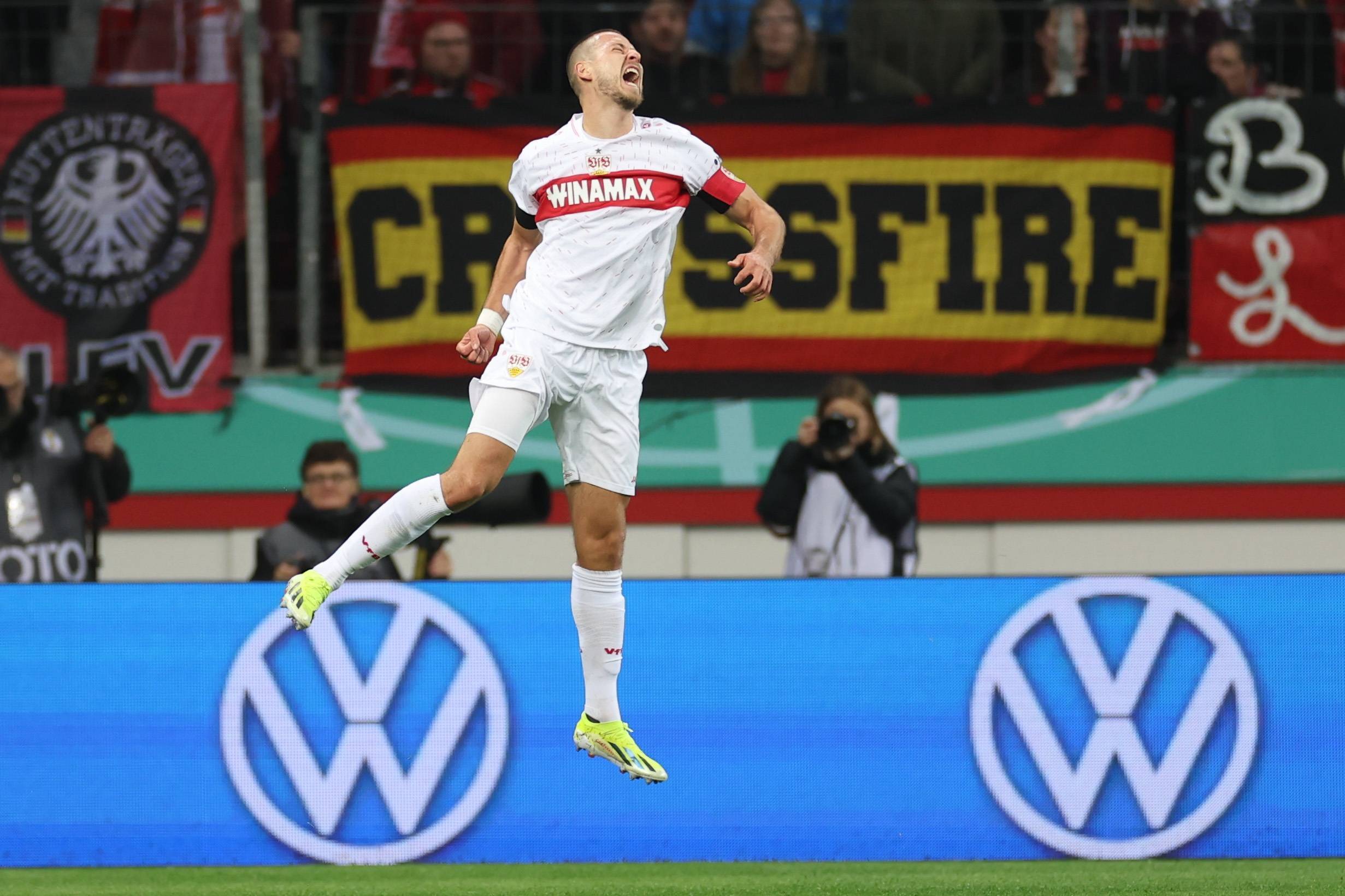 荷兰球员表现出众,奉献制胜球 荷兰球员表现出众,奉献制胜球