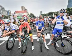 荷兰选手在自行车比赛中获胜 荷兰选手在自行车比赛中获胜