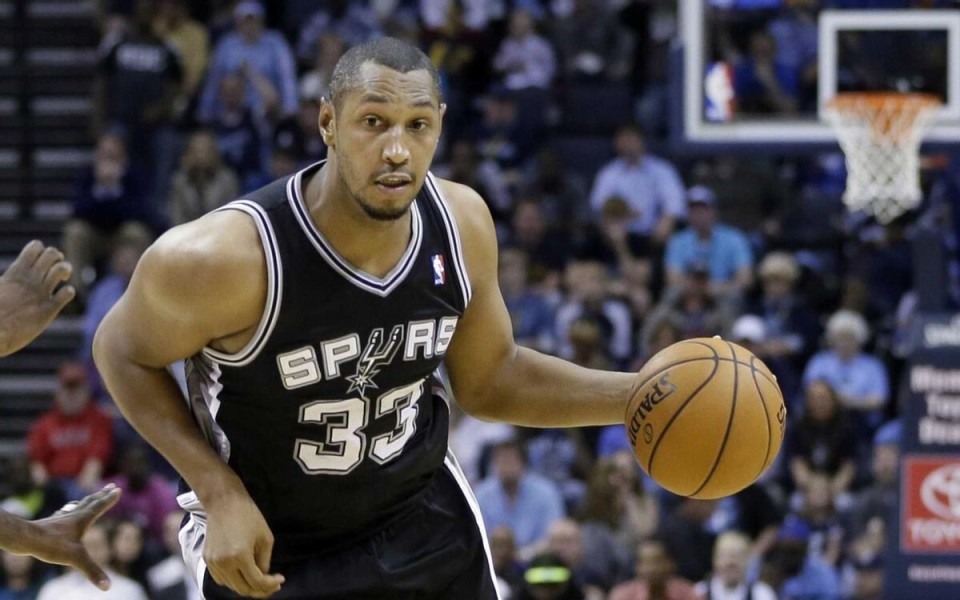 马刺老将经验丰富,成为球队稳定力量 马刺老将经验丰富,成为球队稳定力量