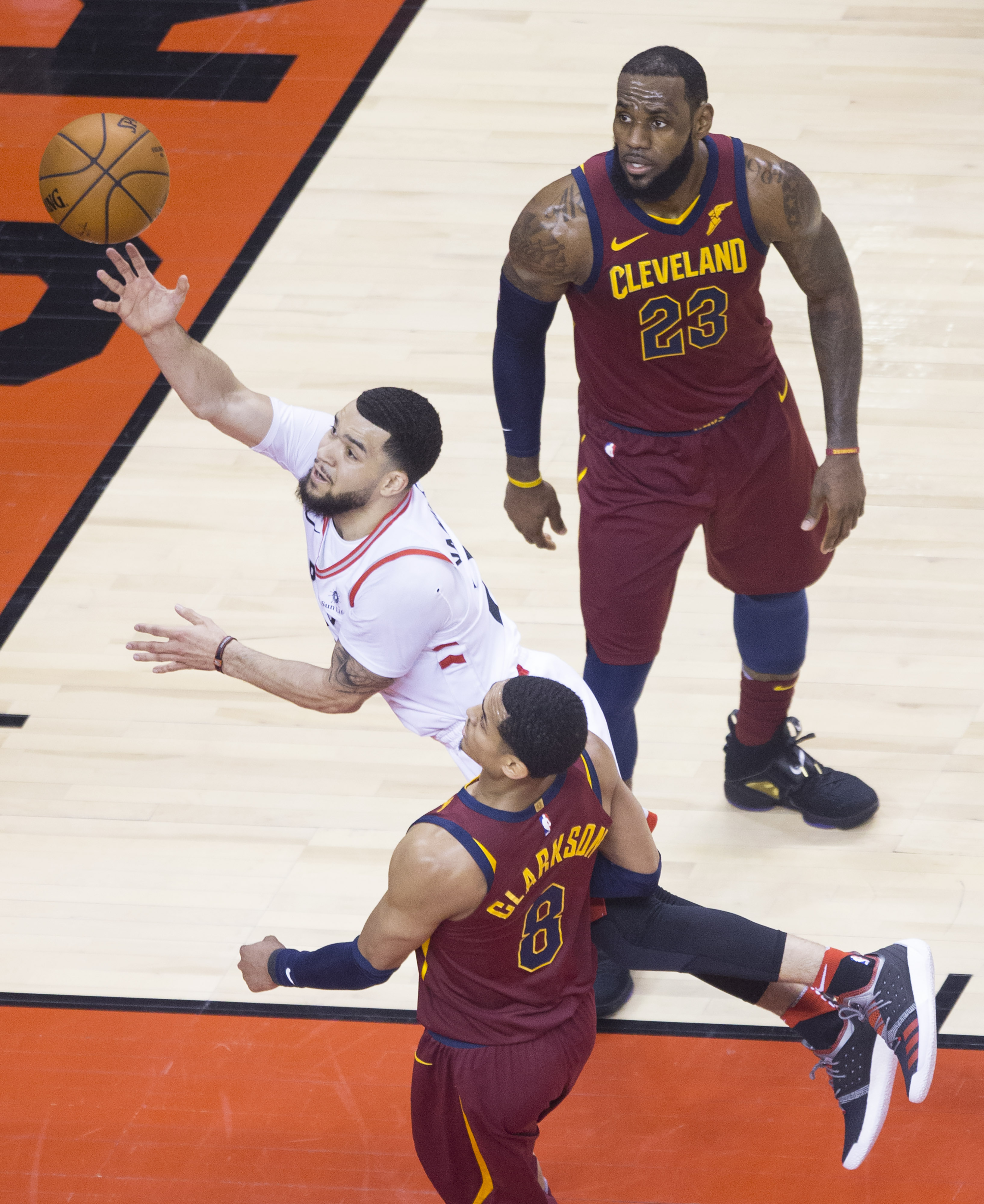 骑士负于猛龙,坦克应战继续 骑士负于猛龙,坦克应战继续