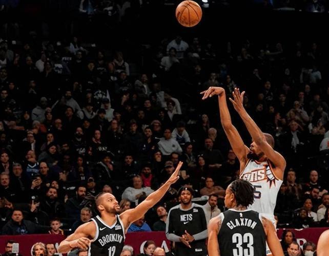 开云体育-太阳击败篮网结束连败，艾顿得分破25