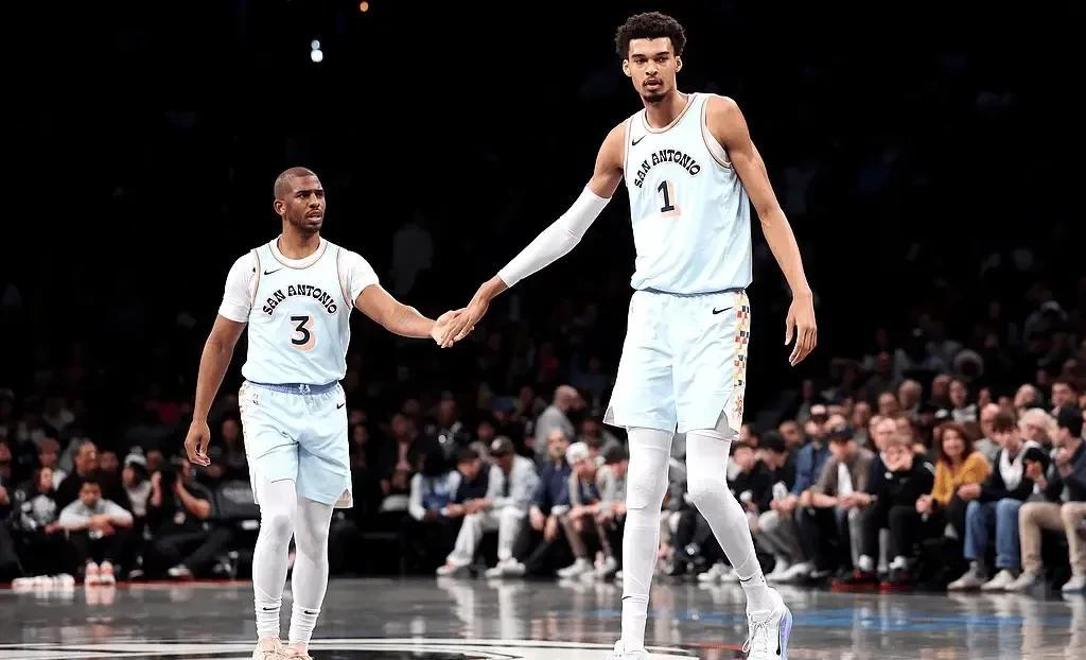 马刺负于森林狼,沃克32分全队最高 马刺负于森林狼,沃克32分全队最高