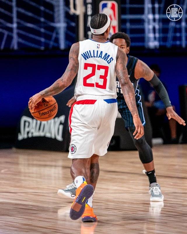 开云官网-快船客场擒下纽约：路威发威26分